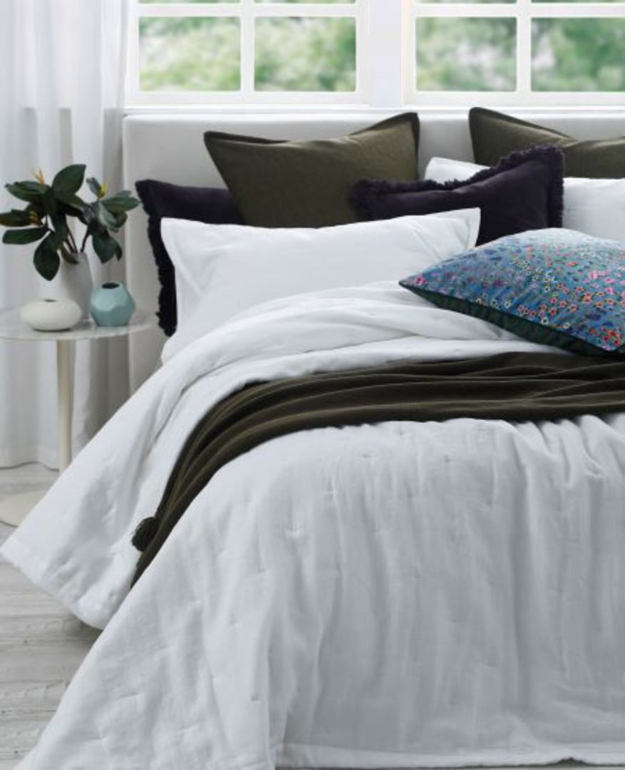 MM Linen - Laundered Linen Bedspread Set - Lodge Pillowcases - White image 0